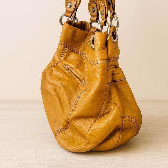 B. Makowsky Chicago Sid Leather Shoulder Bag - Picture 4 of 9